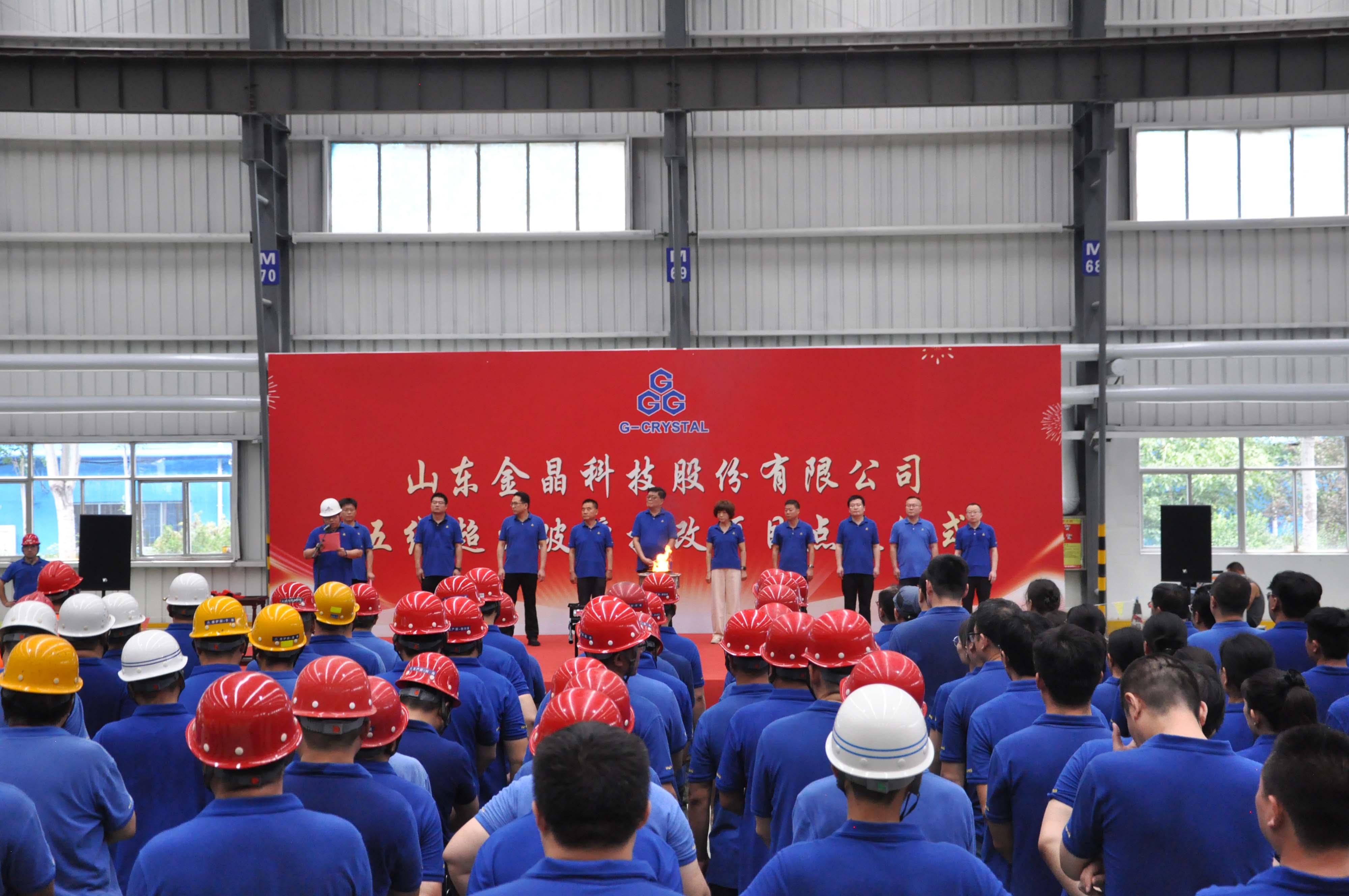 体育333科技5线超白玻璃生产线冷修技改点火