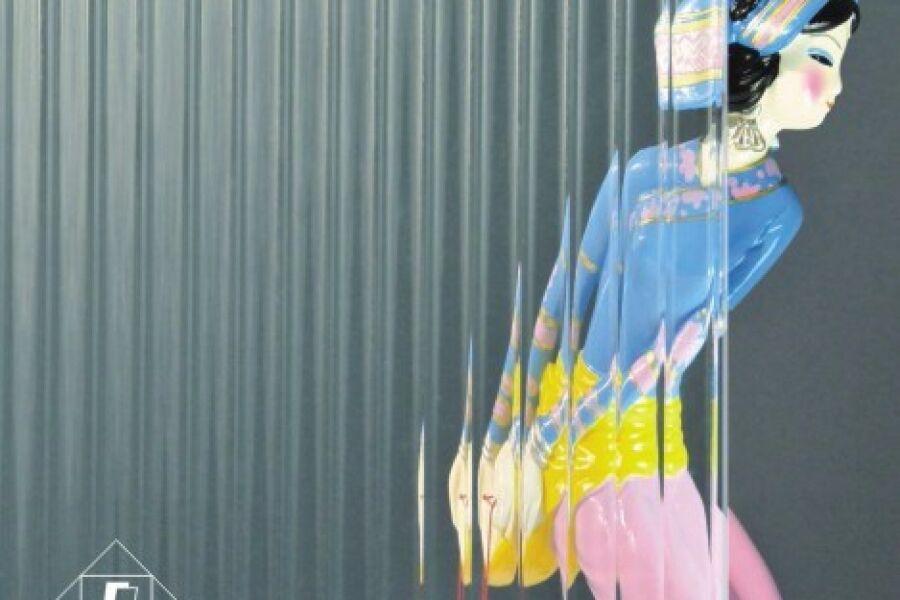 压花玻璃是一种经过特殊压制工艺生产而成的单面或双面带有凹凸花纹的半透明装饰性平板玻璃，其特有的装饰性一方面可以透过光线，充分采光，另一方面又能有效限制和阻止清晰透视，起到良好的美观和隐秘效果。　　青岛体育333已建成中国自动化程度较高，规模较大、产品齐全的压花玻璃生产供应基地。　　压延类玻璃分为普白压花玻璃、超白压花玻璃、中夹丝玻璃、硼硅玻璃四大系列产品。　　一、普白压花玻璃、超白压花玻璃　　产品特